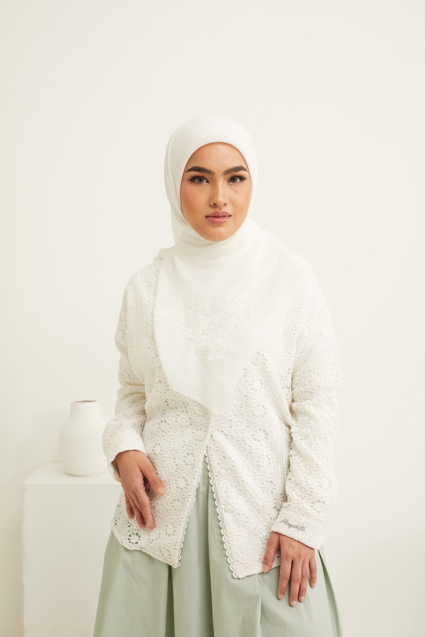 sajwa white square voile scarf (45 inch)