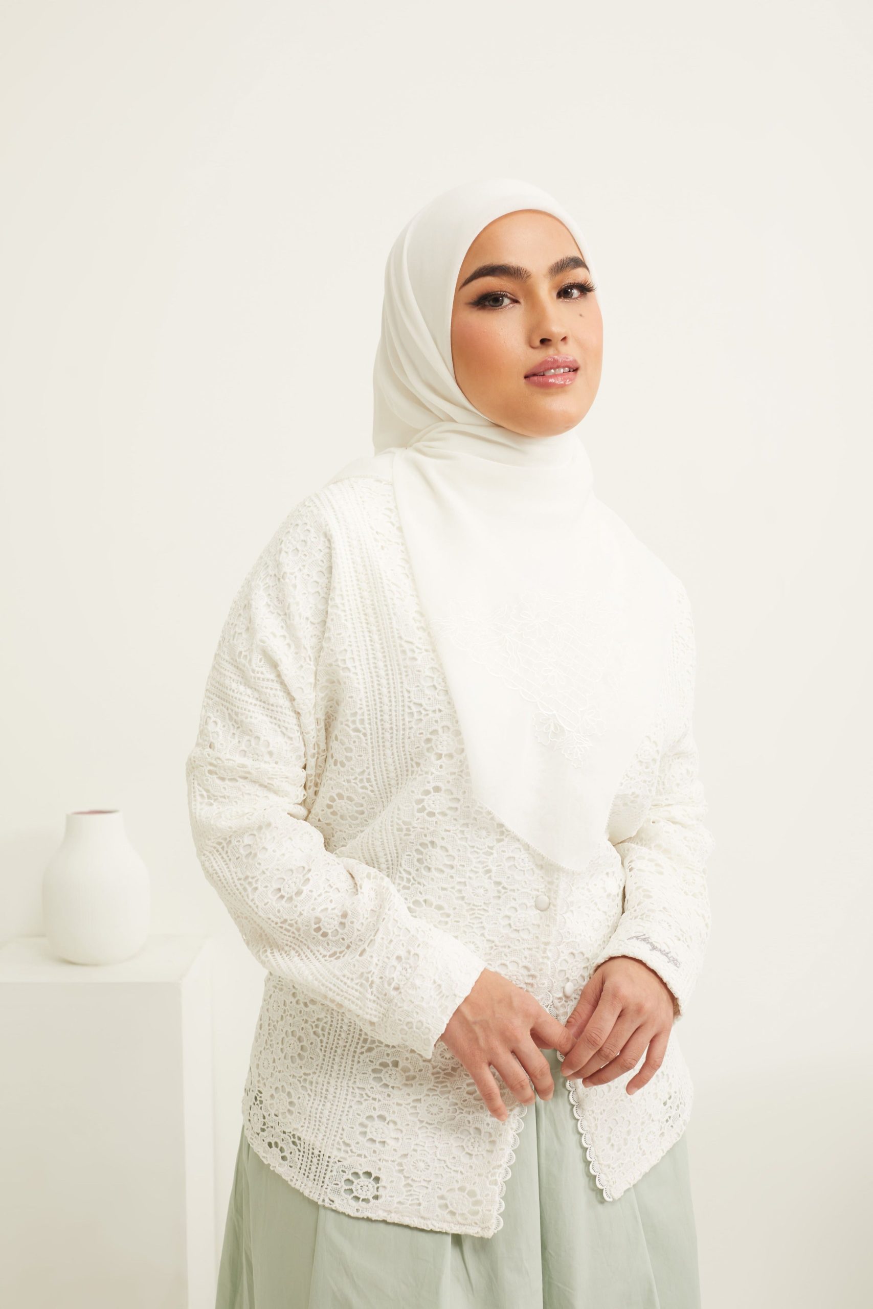 sajwa white square voile scarf (45 inch)