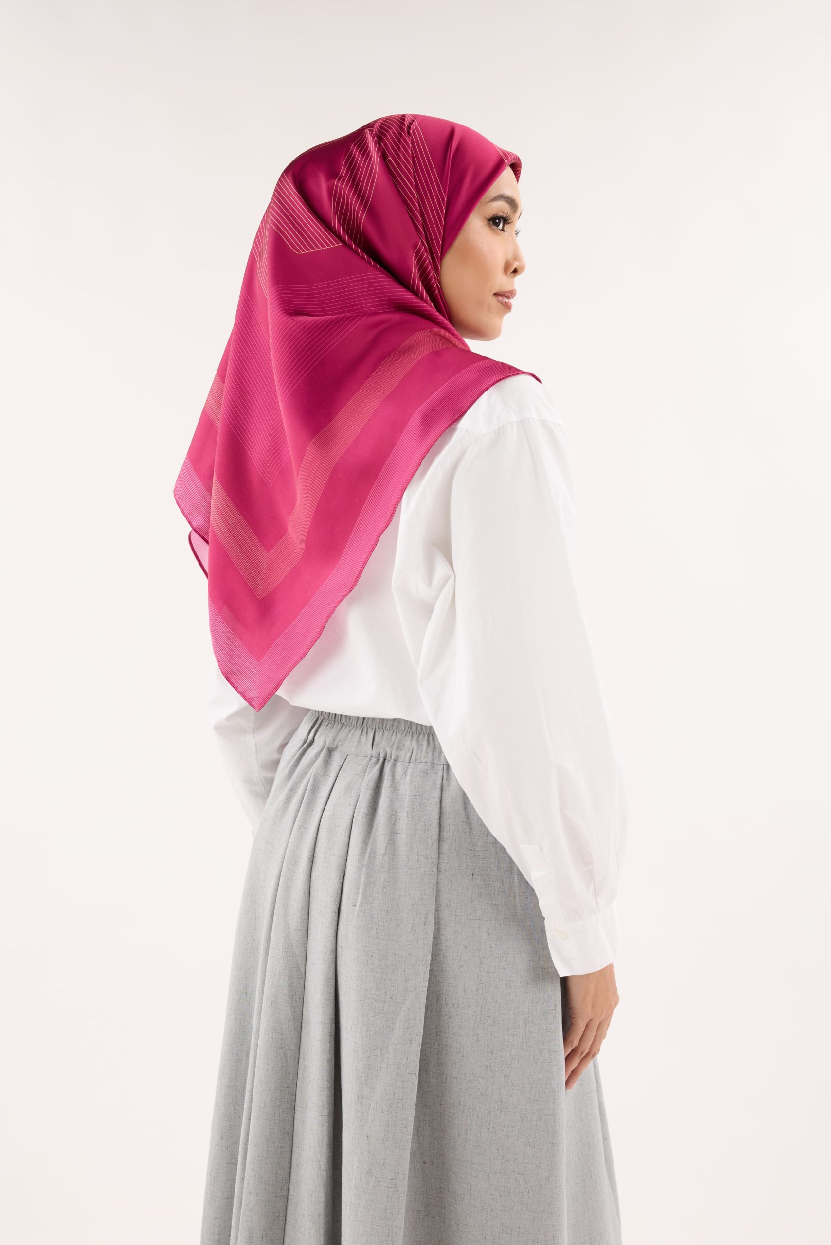 avery magenta printed square satin scarf