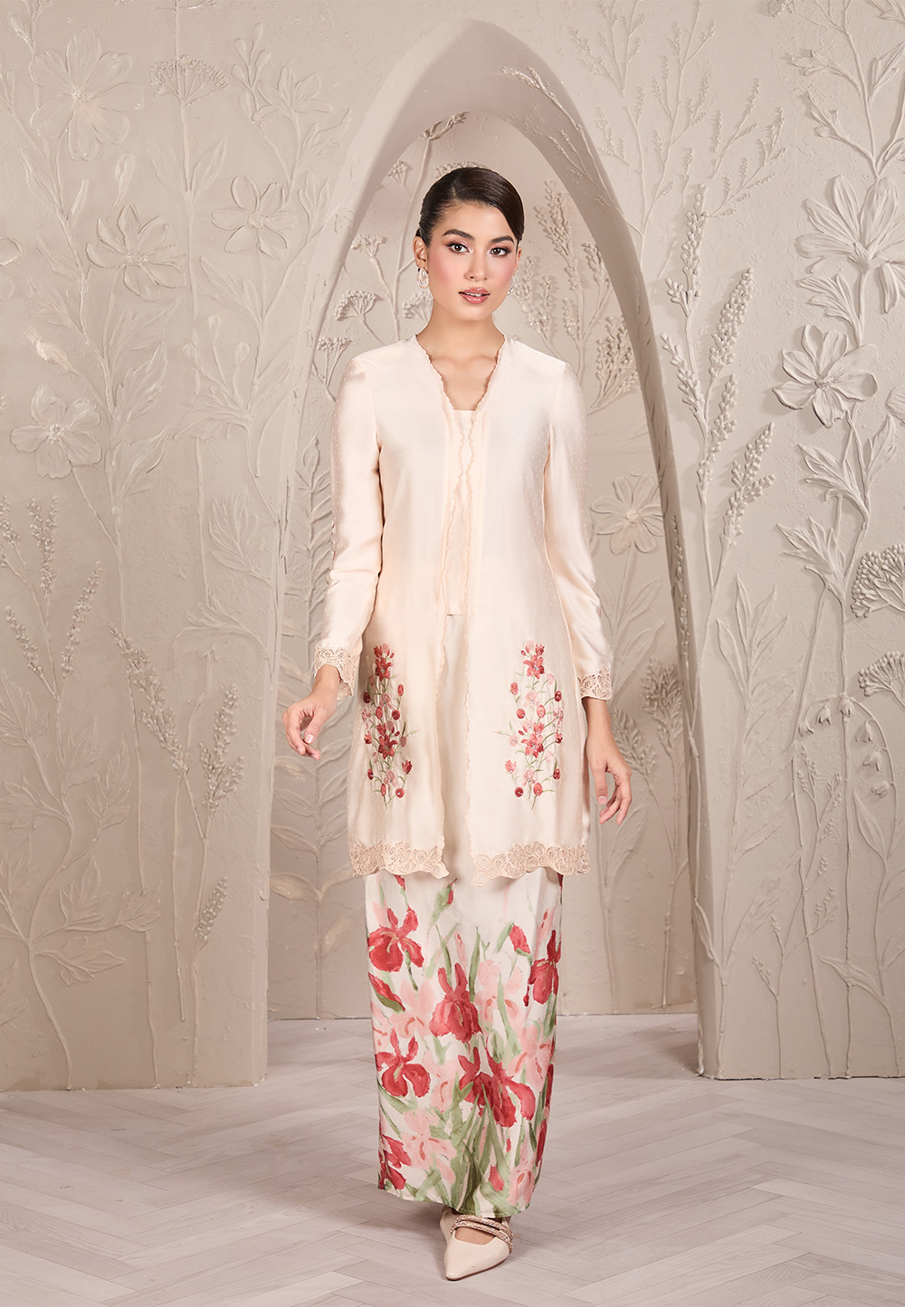 Aleen kebarung in light orange
