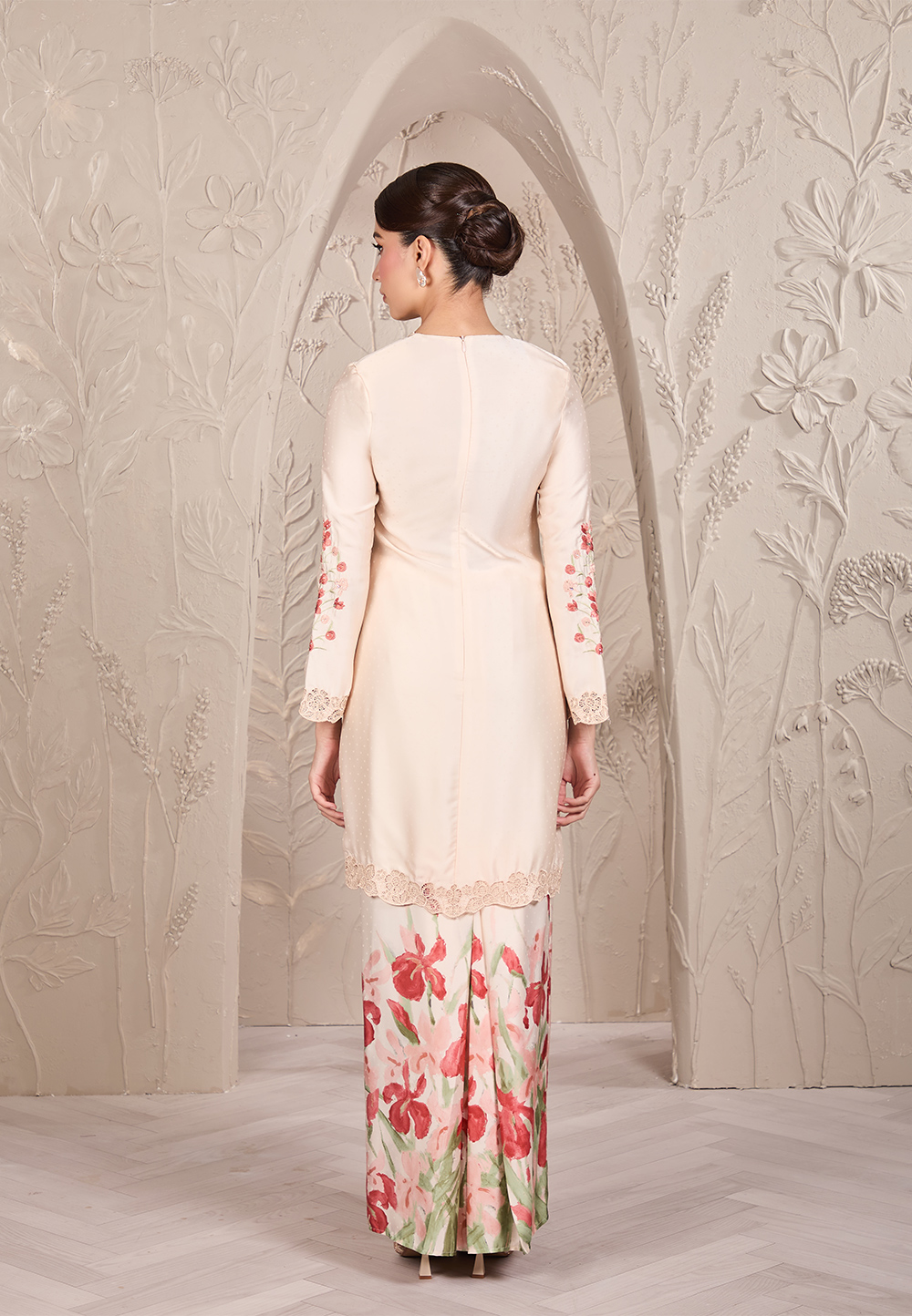 Aleen kebarung in light orange - Image 6