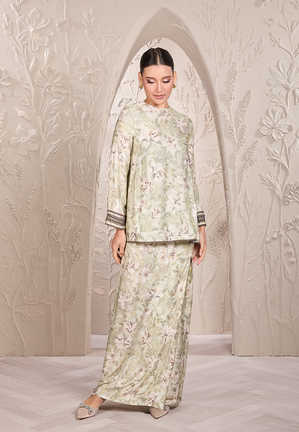 Nelia baju kurung in olive - Image 2