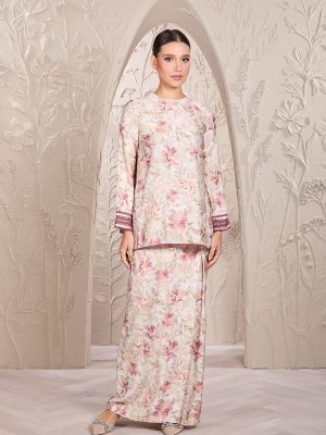 Nelia baju kurung in pink