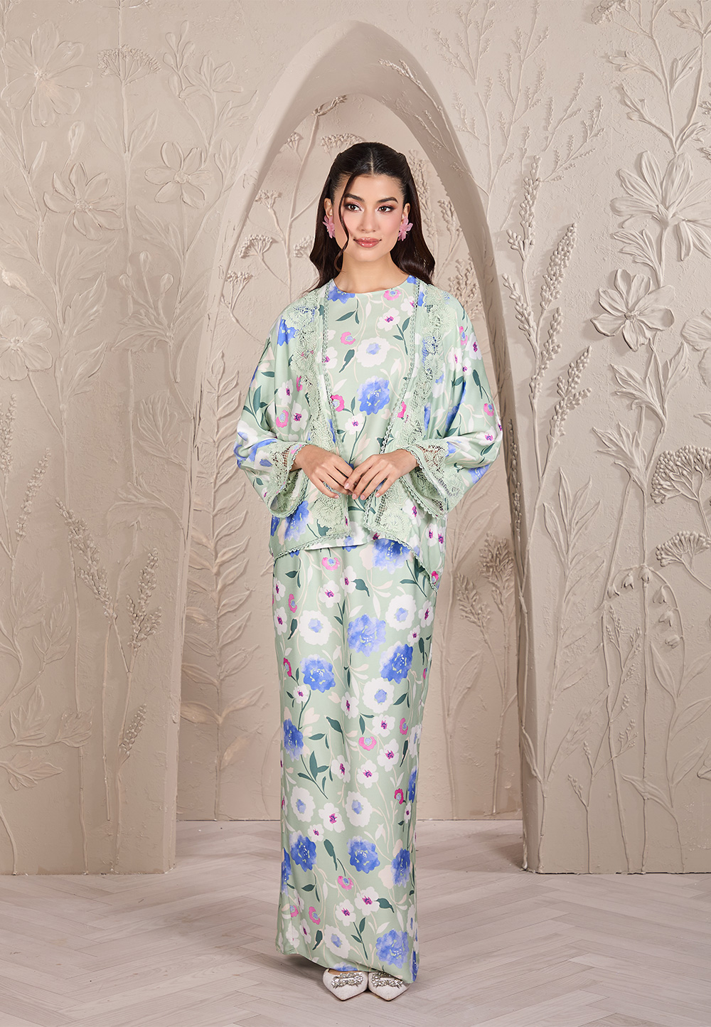 Jocelyn baju kurung in sage green - Image 3